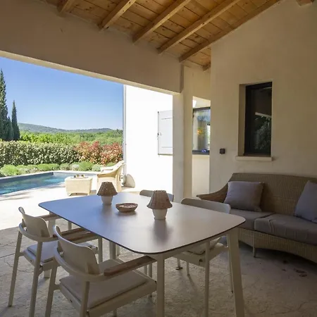 Tica Villa